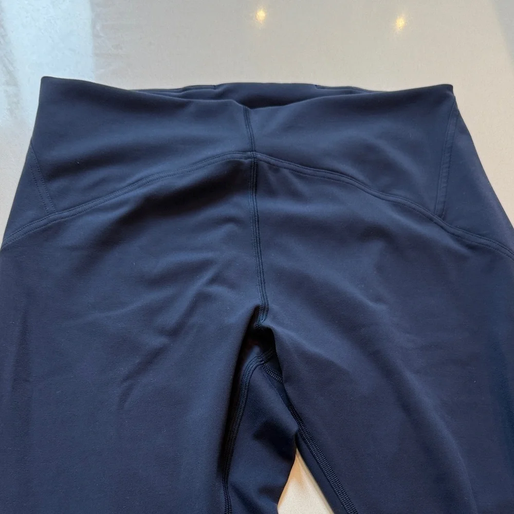 Lululemon Cropped Navy Leggings with Rare Pineapple Detail, EUC, Size 12